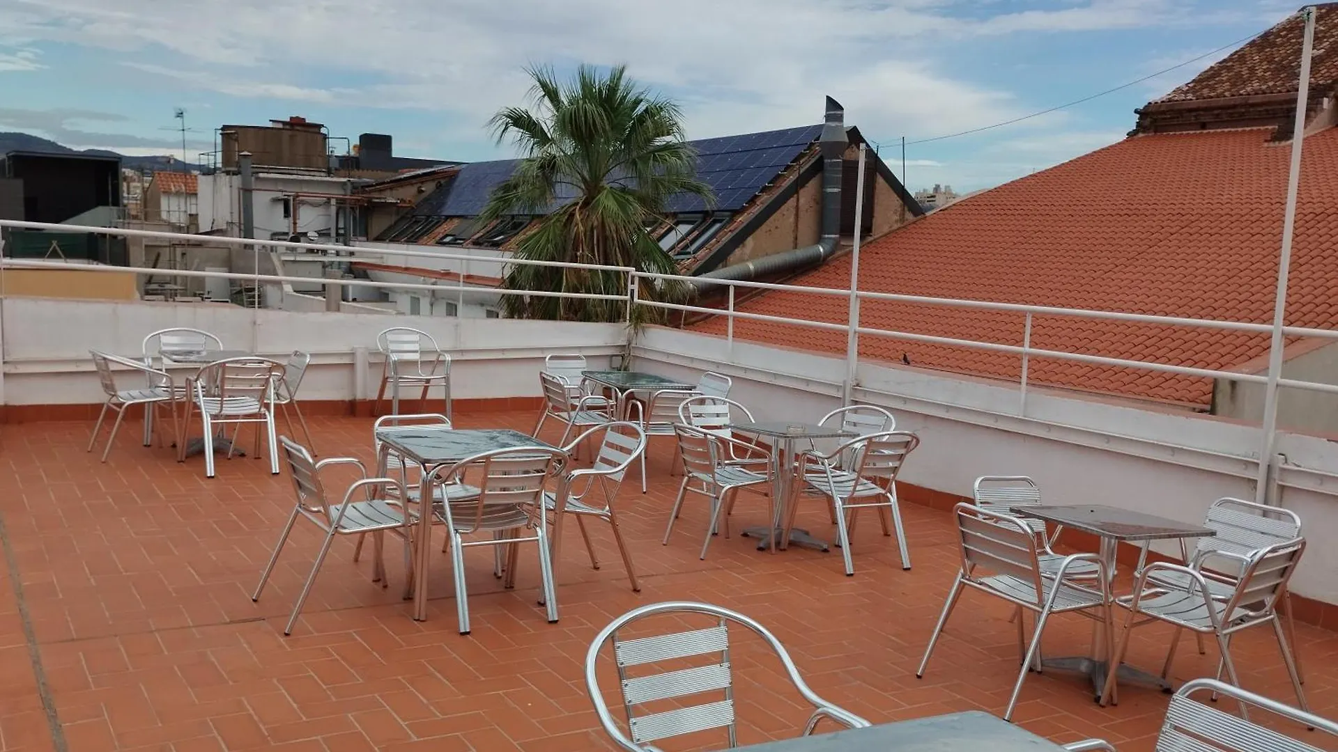 Hostal La Terrassa Barselona 0*,