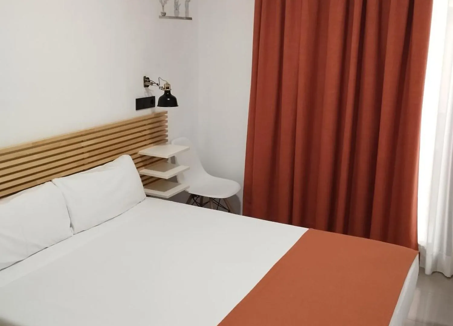 Hostal La Terrassa Barselona Konukevi