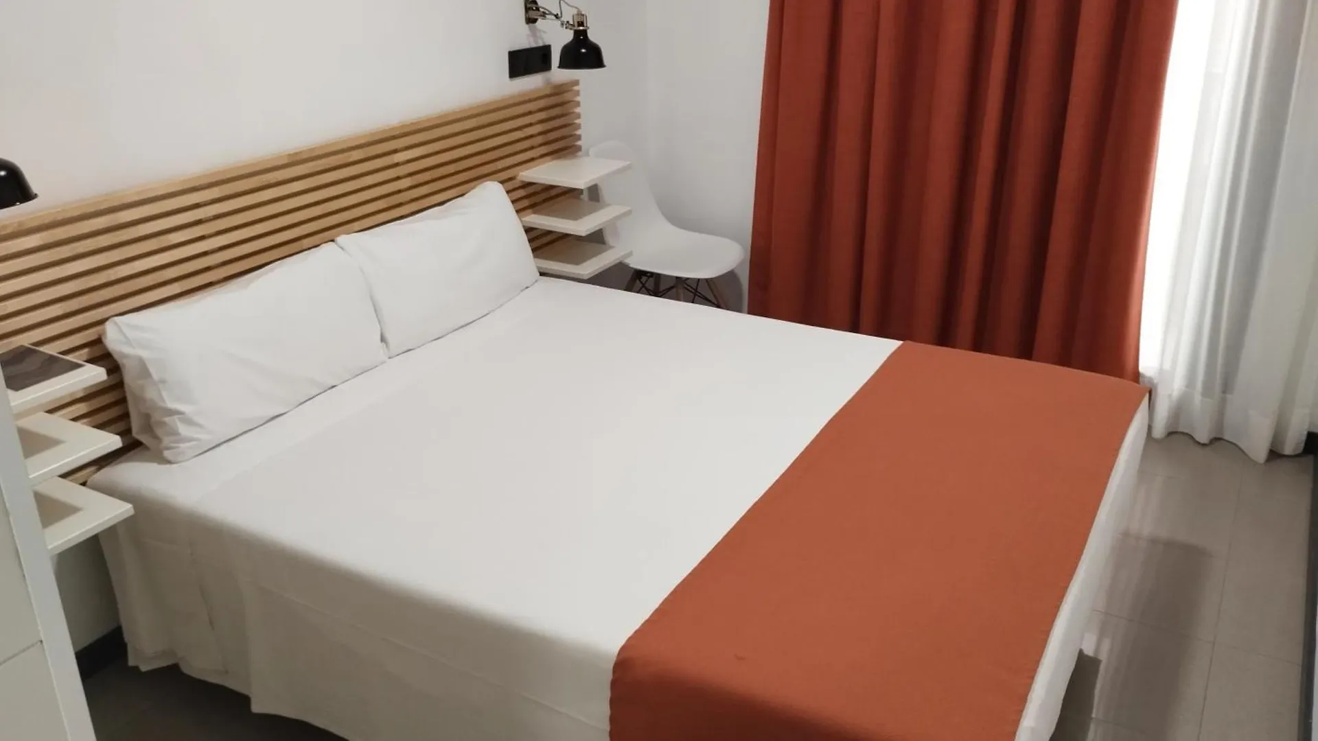 Hostal La Terrassa Barselona Konukevi