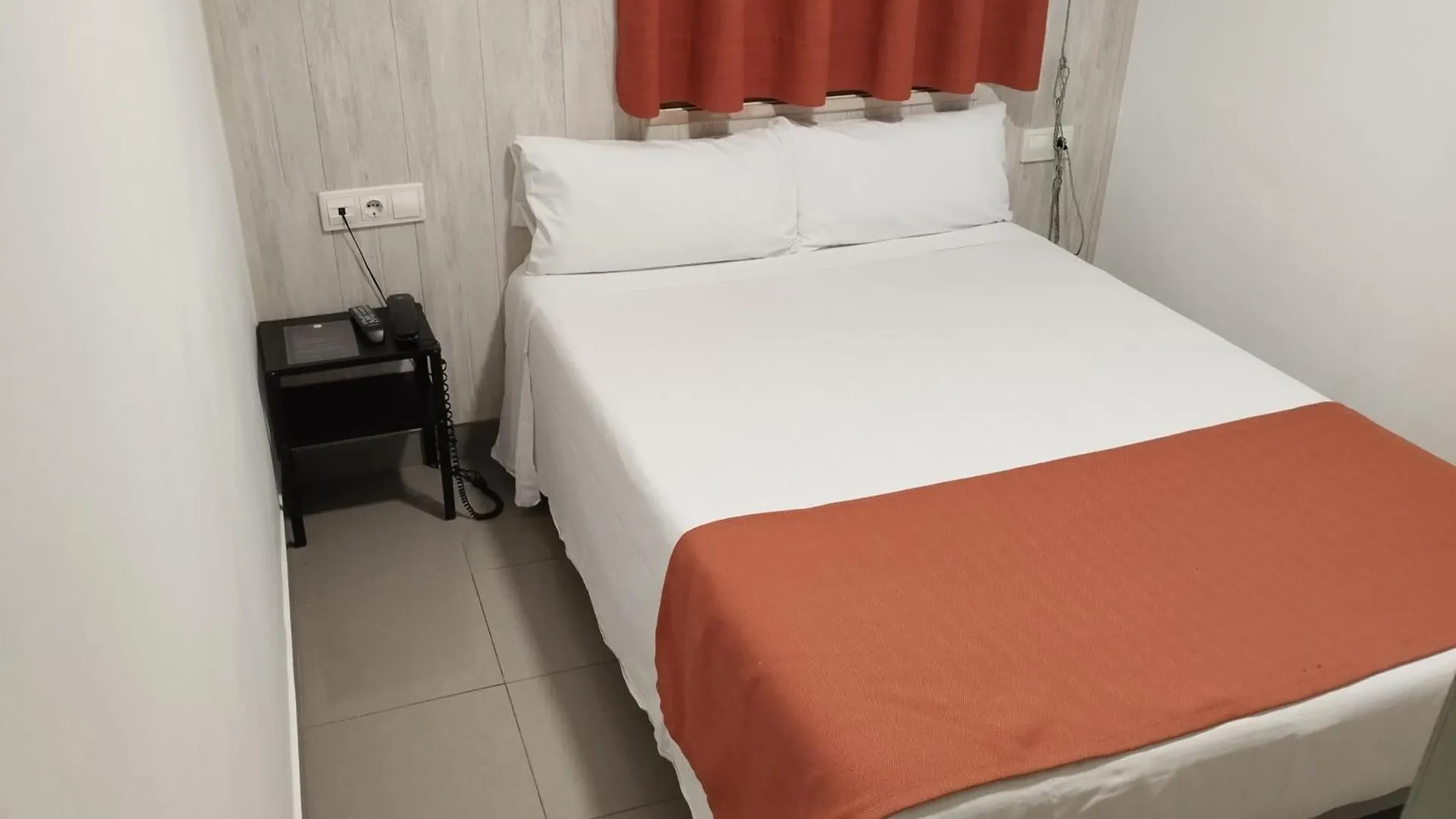 Hostal La Terrassa Barselona 0*,  İspanya
