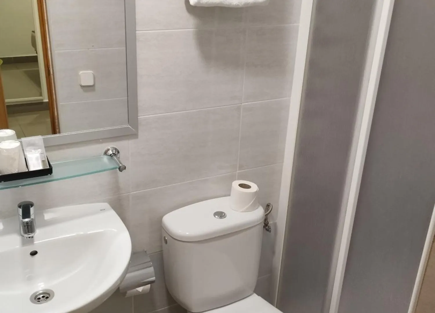 Hostal La Terrassa Barselona Konukevi